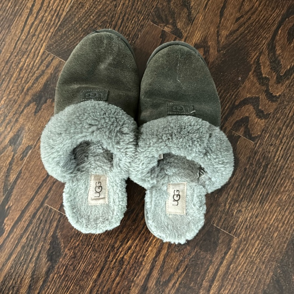 Used women’s Ugg slippers